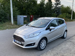 Ford Fiesta foto 1