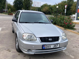 Hyundai Accent foto 2