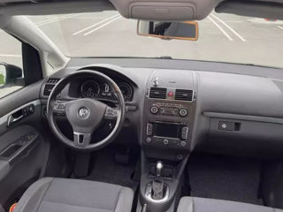 Volkswagen Touran foto 2