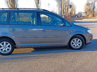 Volkswagen Touran foto 3