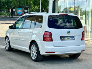 Volkswagen Touran foto 4