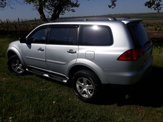 Mitsubishi Pajero Sport foto 2