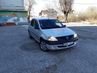 Dacia Logan foto 1