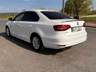 Volkswagen Jetta foto 4