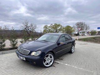 Mercedes C-Class foto 2