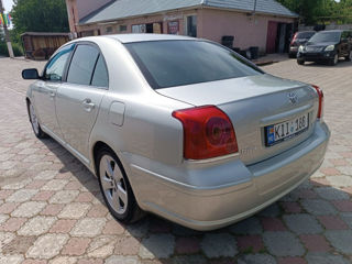 Toyota Avensis foto 4