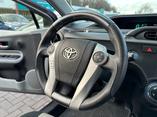 Toyota Prius c foto 11