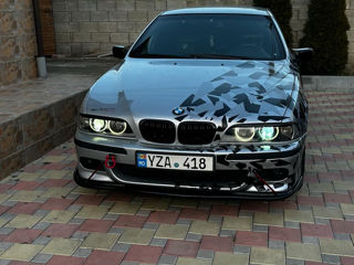 BMW 5 Series foto 2