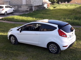 Ford Fiesta foto 1