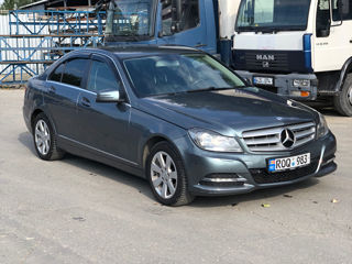 Mercedes C-Class foto 2