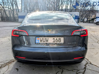 Tesla Model 3 foto 6