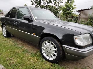 Mercedes Series (W124) foto 1