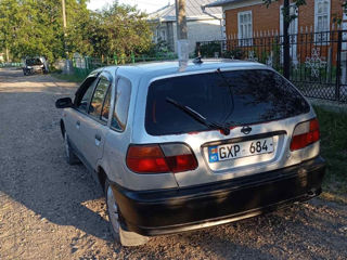 Nissan Almera foto 4