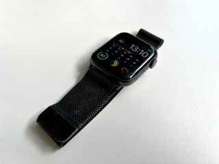 Apple Watch 4 / 44mm / GPS / Space Gray