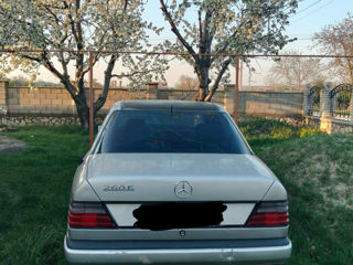 Mercedes Series (W124) foto 3