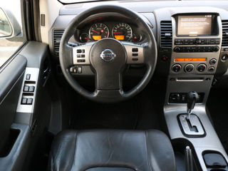 Nissan Pathfinder foto 8