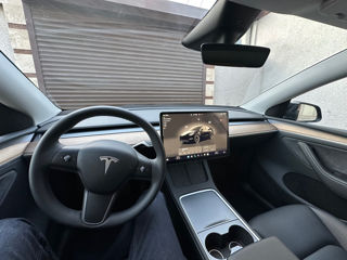 Tesla Model Y foto 5