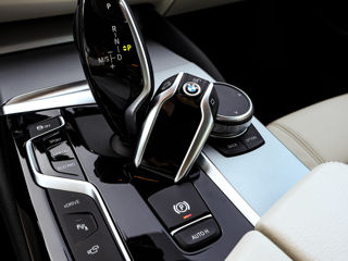 BMW 5 Series foto 8