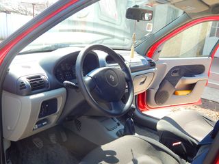 Renault Clio foto 8