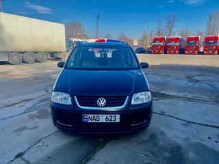 Volkswagen Touran foto 3