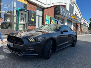 Ford Mustang foto 1