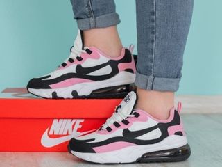 270 react pink and black