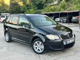 Volkswagen Touran foto 1