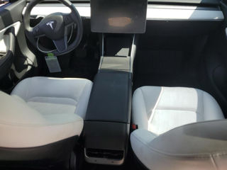 Tesla Model Y foto 10