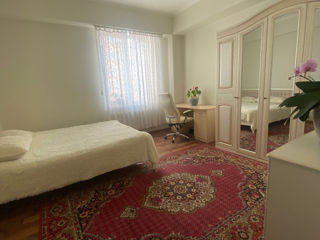 Apartament cu 3 camere, 129 m², Centru, Chișinău foto 3