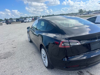 Tesla Model 3 foto 2