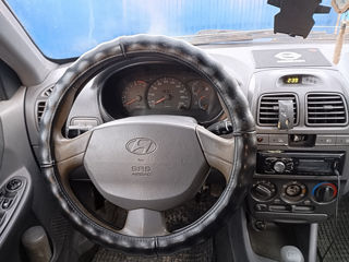 Hyundai Accent foto 6