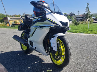 Yamaha R6 foto 1