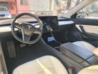 Tesla Model 3 foto 8