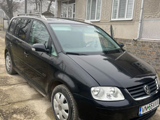 Volkswagen Touran foto 2