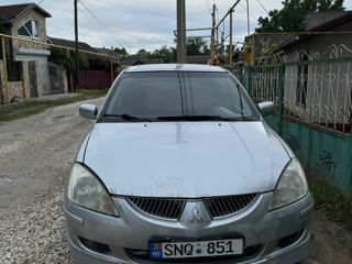 Mitsubishi Lancer foto 2