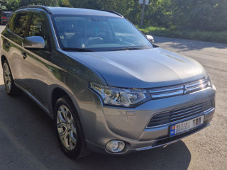 Mitsubishi Outlander foto 1