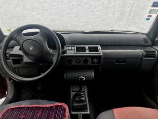 Renault Clio foto 10