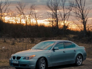 BMW 5 Series foto 2