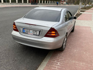 Mercedes C-Class foto 10