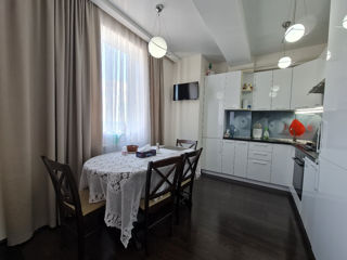 Apartament cu 2 camere, 70 m², Buiucani, Chișinău foto 8