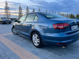 Volkswagen Jetta foto 7