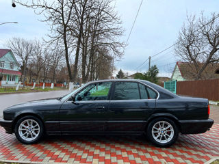 BMW 5 Series foto 2