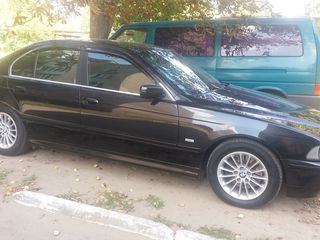 BMW 5 Series foto 3