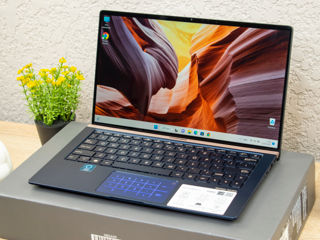 Asus Zenbook 13/ Core I7 8565U/ 16Gb Ram/ 256Gb SSD/ 13.3" FHD IPS!!