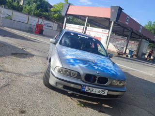 BMW 5 Series foto 1