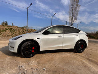 Tesla Model Y foto 2