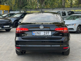 Volkswagen Jetta foto 5