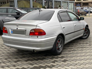 Toyota Avensis foto 4