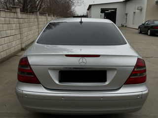 Mercedes E-Class foto 2