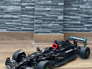 LEGO Technic Mercedes-AMG F1 W14 Petronas 2023 foto 2